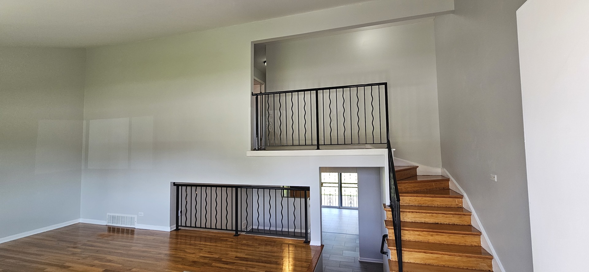 9449 Dee Road Des Plaines, IL 60016 - Photo 4 of 18