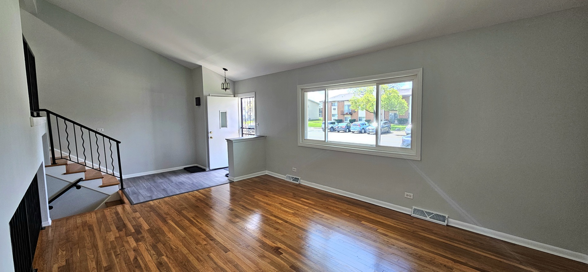 9449 Dee Road Des Plaines, IL 60016 - Photo 5 of 18