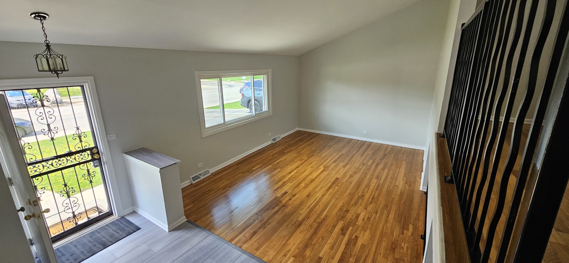 9449 Dee Road Des Plaines, IL 60016 - Photo 6 of 18