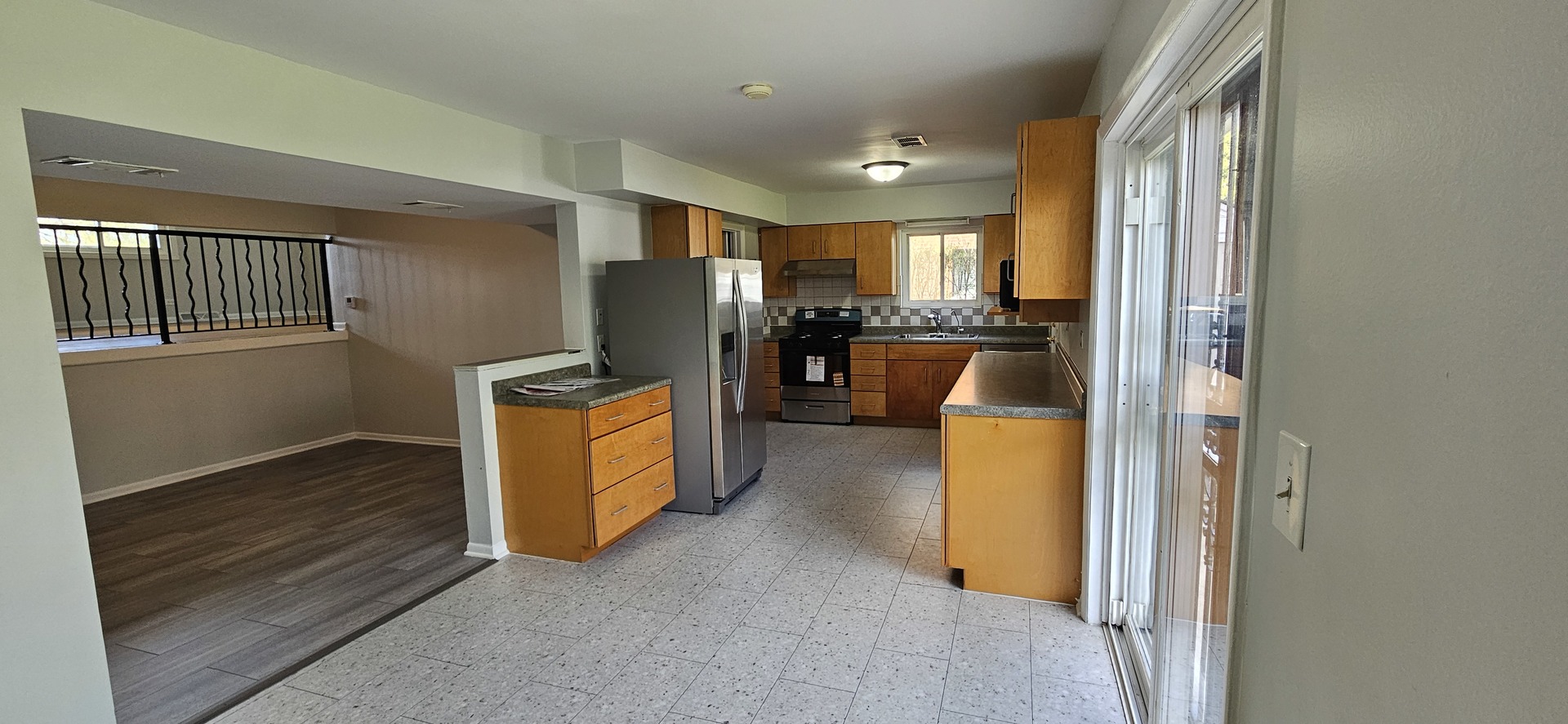 9449 Dee Road Des Plaines, IL 60016 - Photo 9 of 18