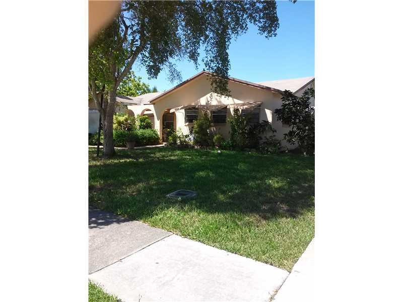 9089 Southwest 1st Road Boca Raton, FL 33428 - Photo 3 of 30 Exterior Front