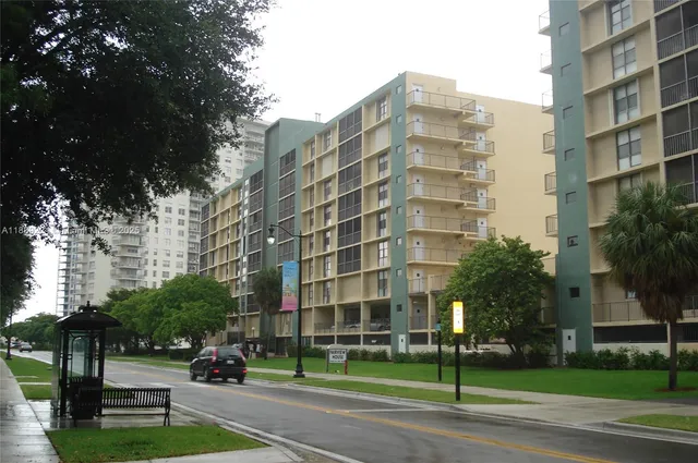$2,750 | 17500 North Bay Road, Unit S308, Sunny Isles Beach, FL 33160