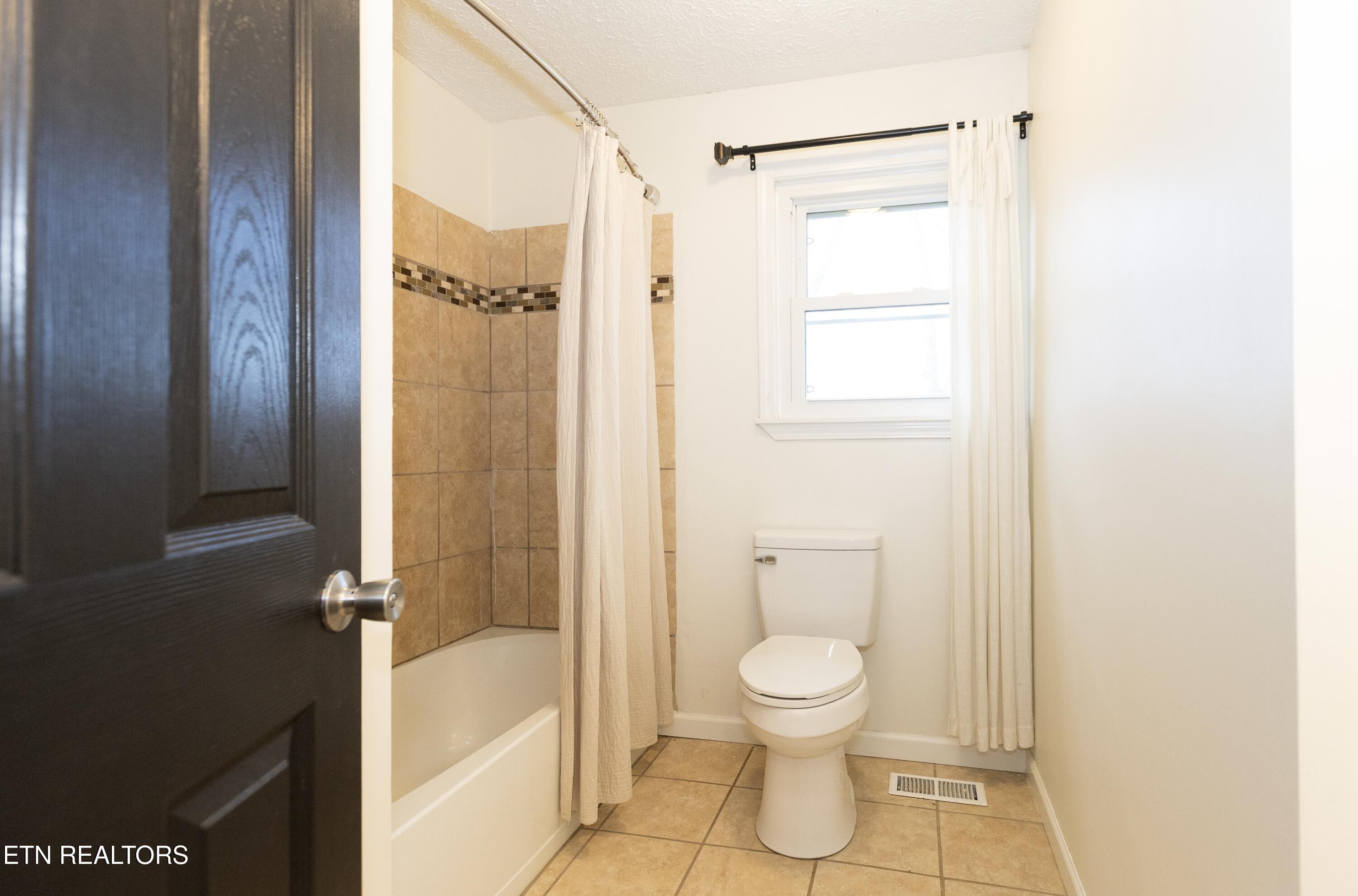 136 Springview Drive La Follette, TN 37766 - Photo 12 of 24 IMG_0134