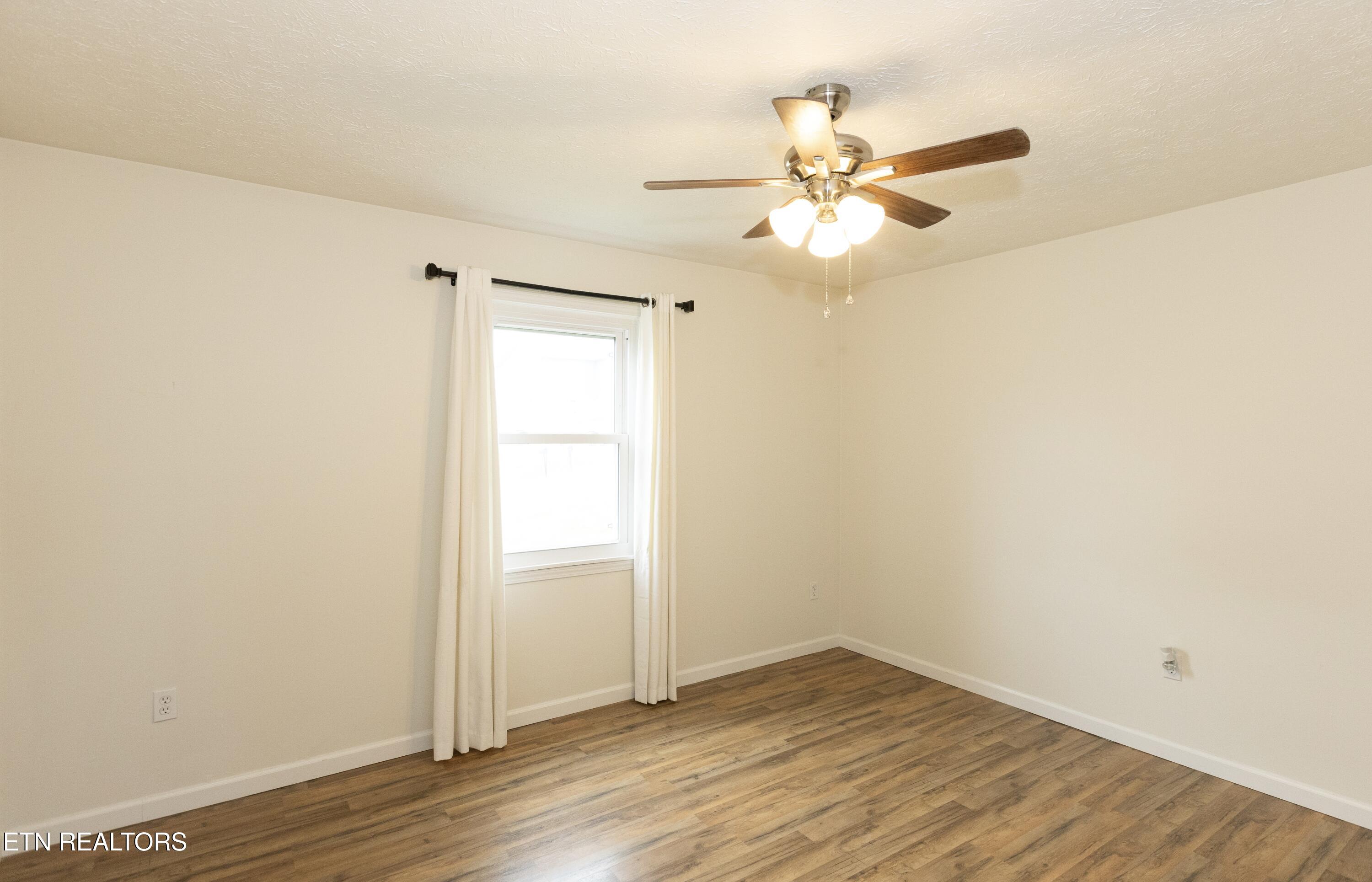 136 Springview Drive La Follette, TN 37766 - Photo 13 of 24 IMG_0132