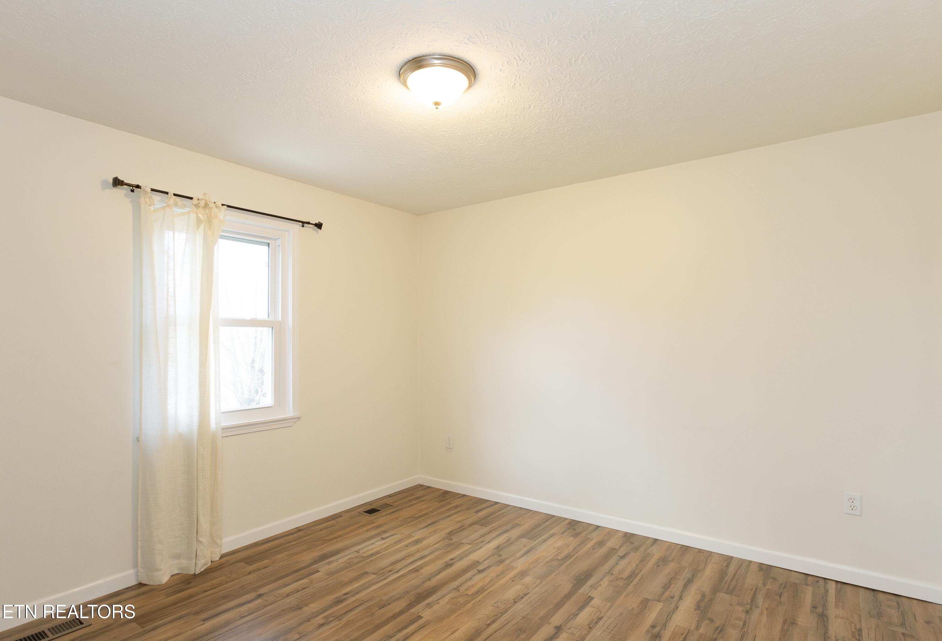 136 Springview Drive La Follette, TN 37766 - Photo 14 of 24 IMG_0129