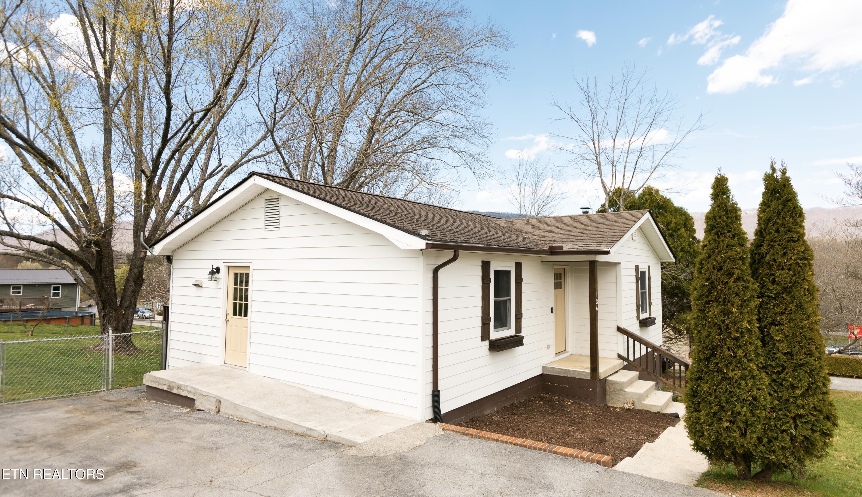 136 Springview Drive La Follette, TN 37766 - Photo 3 of 24 IMG_0122