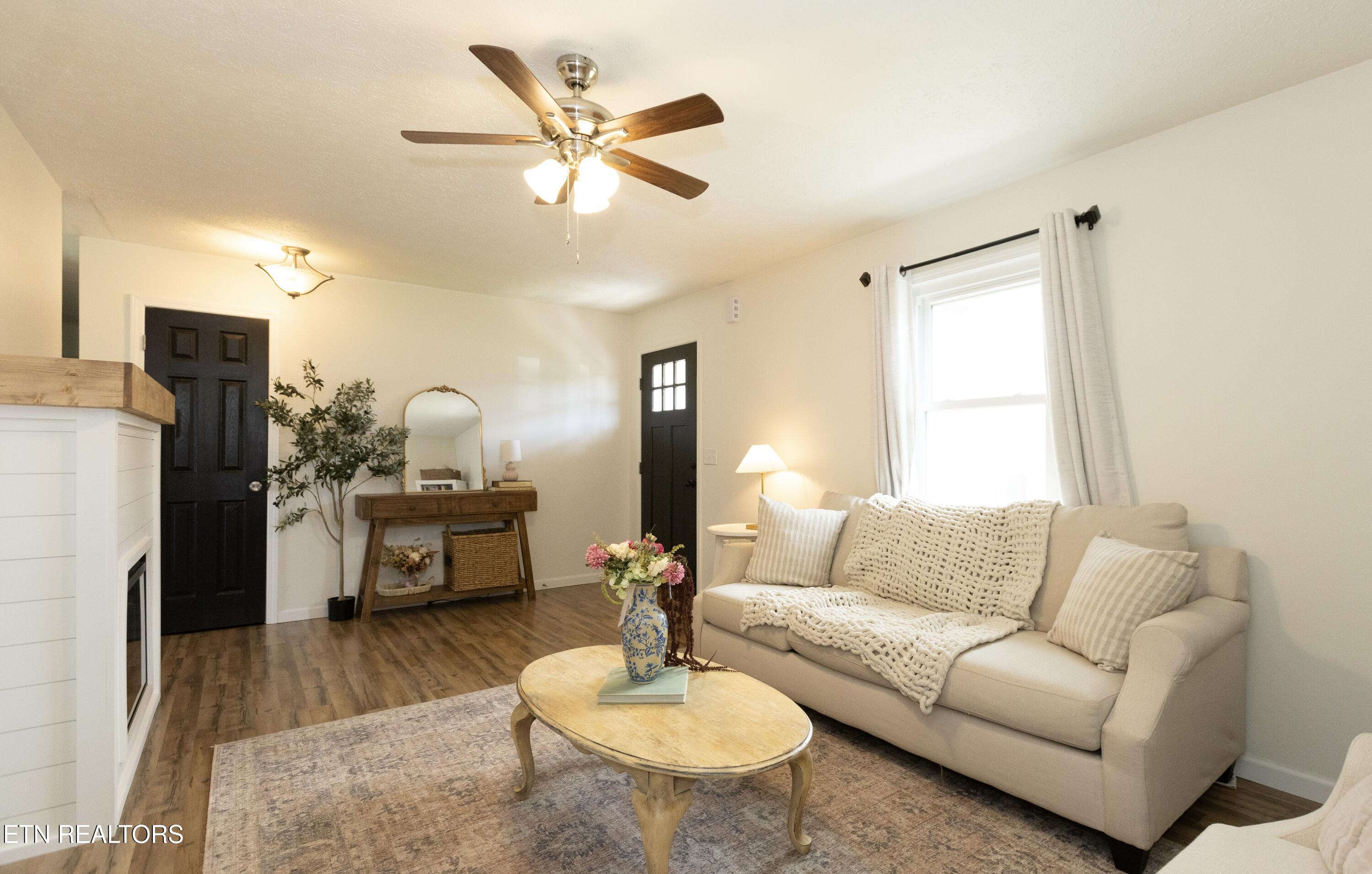 136 Springview Drive La Follette, TN 37766 - Photo 7 of 24 IMG_0125