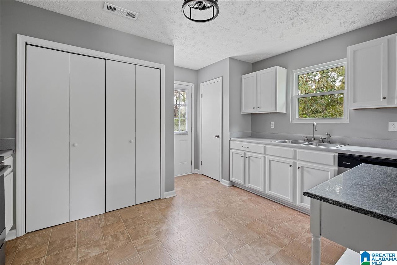 496 Hagbush Road Birmingham, AL 35210 - Photo 8 of 17
