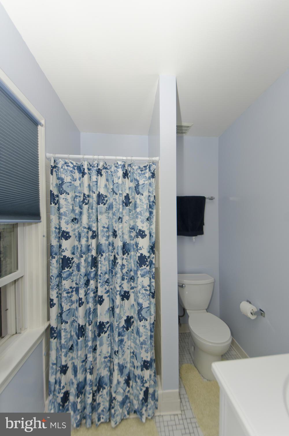2067 South Glebe Road Arlington, VA 22206 - Photo 14 of 23 Bath