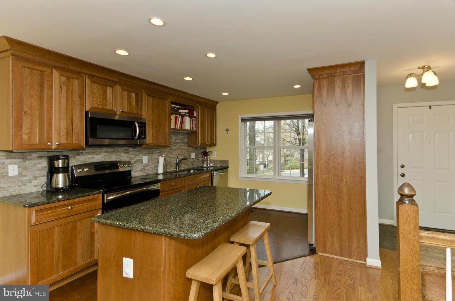 2067 South Glebe Road Arlington, VA 22206 - Photo 3 of 23 Kitchen