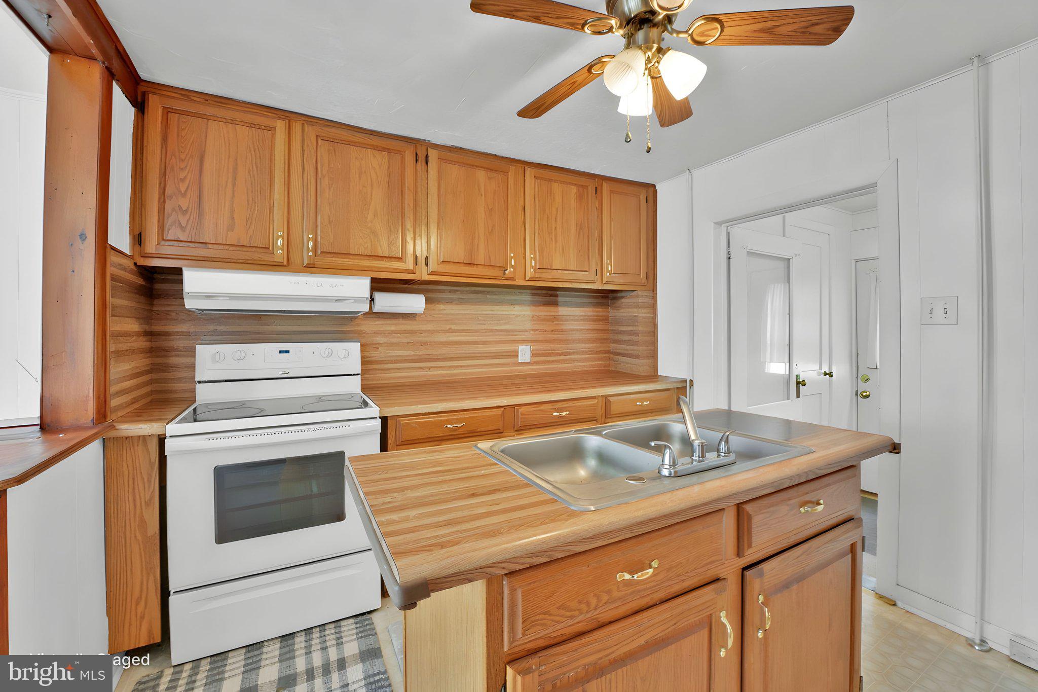 799 Hanover Pike Littlestown, PA 17340 - Photo 4 of 20 Kitchen