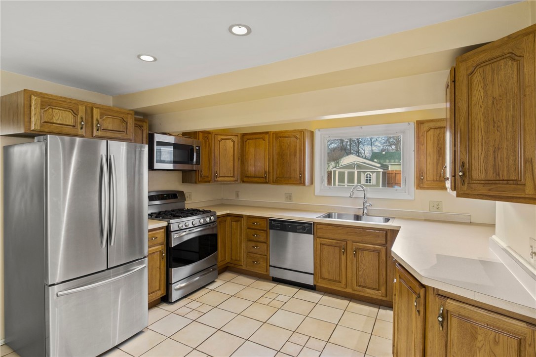 87 Armstrong Road Greece, NY 14616 - Photo 12 of 29