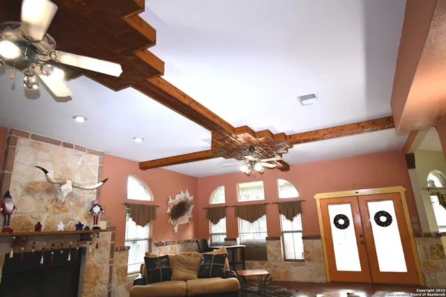 $888,000 | 8389 East E Loop 1604 S, Adkins, TX 78101