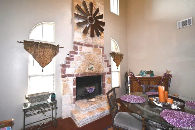 $888,000 | 8389 East E Loop 1604 S, Adkins, TX 78101