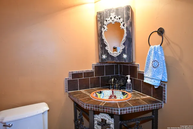 $888,000 | 8389 East E Loop 1604 S, Adkins, TX 78101