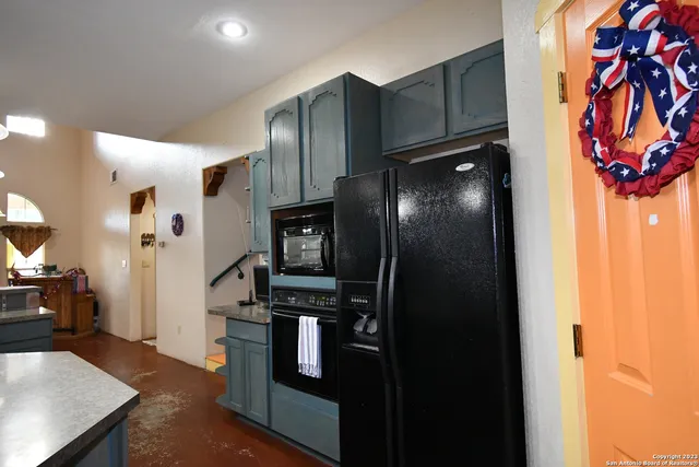 $888,000 | 8389 East E Loop 1604 S, Adkins, TX 78101