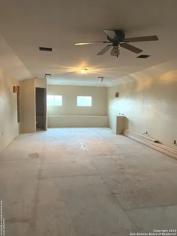 $888,000 | 8389 East E Loop 1604 S, Adkins, TX 78101