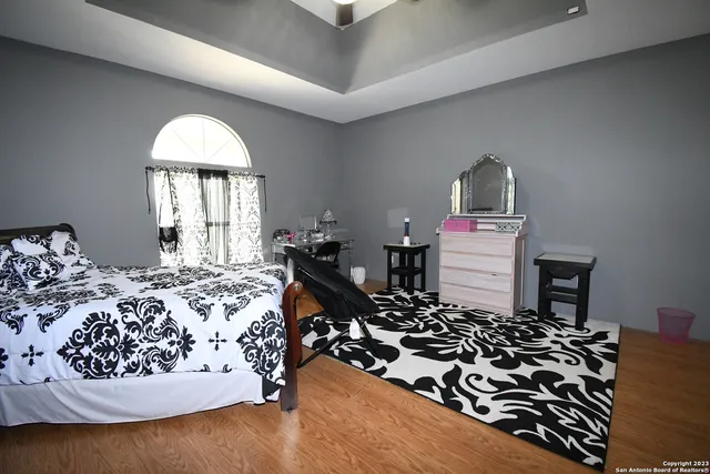 $888,000 | 8389 East E Loop 1604 S, Adkins, TX 78101