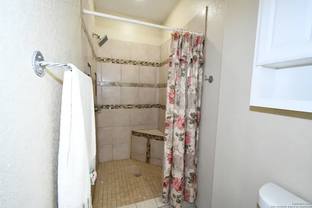 $888,000 | 8389 East E Loop 1604 S, Adkins, TX 78101