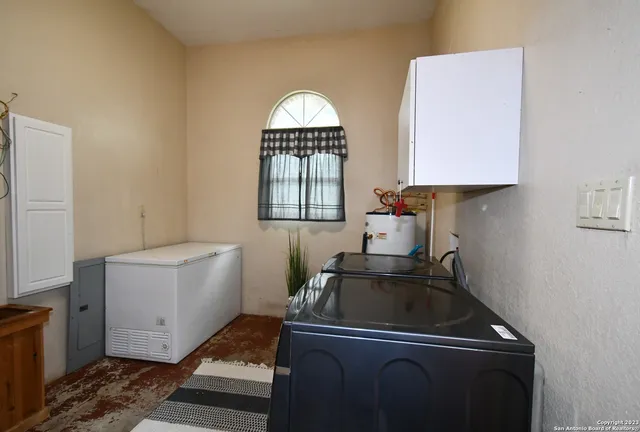 $888,000 | 8389 East E Loop 1604 S, Adkins, TX 78101