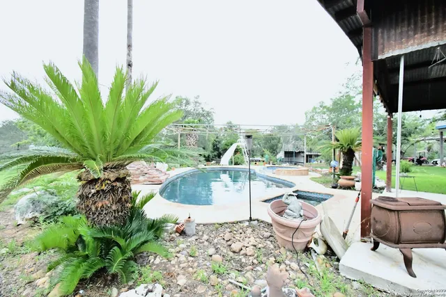 $888,000 | 8389 East E Loop 1604 S, Adkins, TX 78101