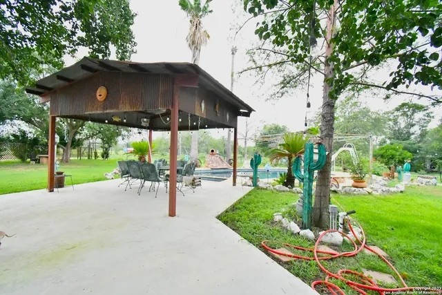 $888,000 | 8389 East E Loop 1604 S, Adkins, TX 78101