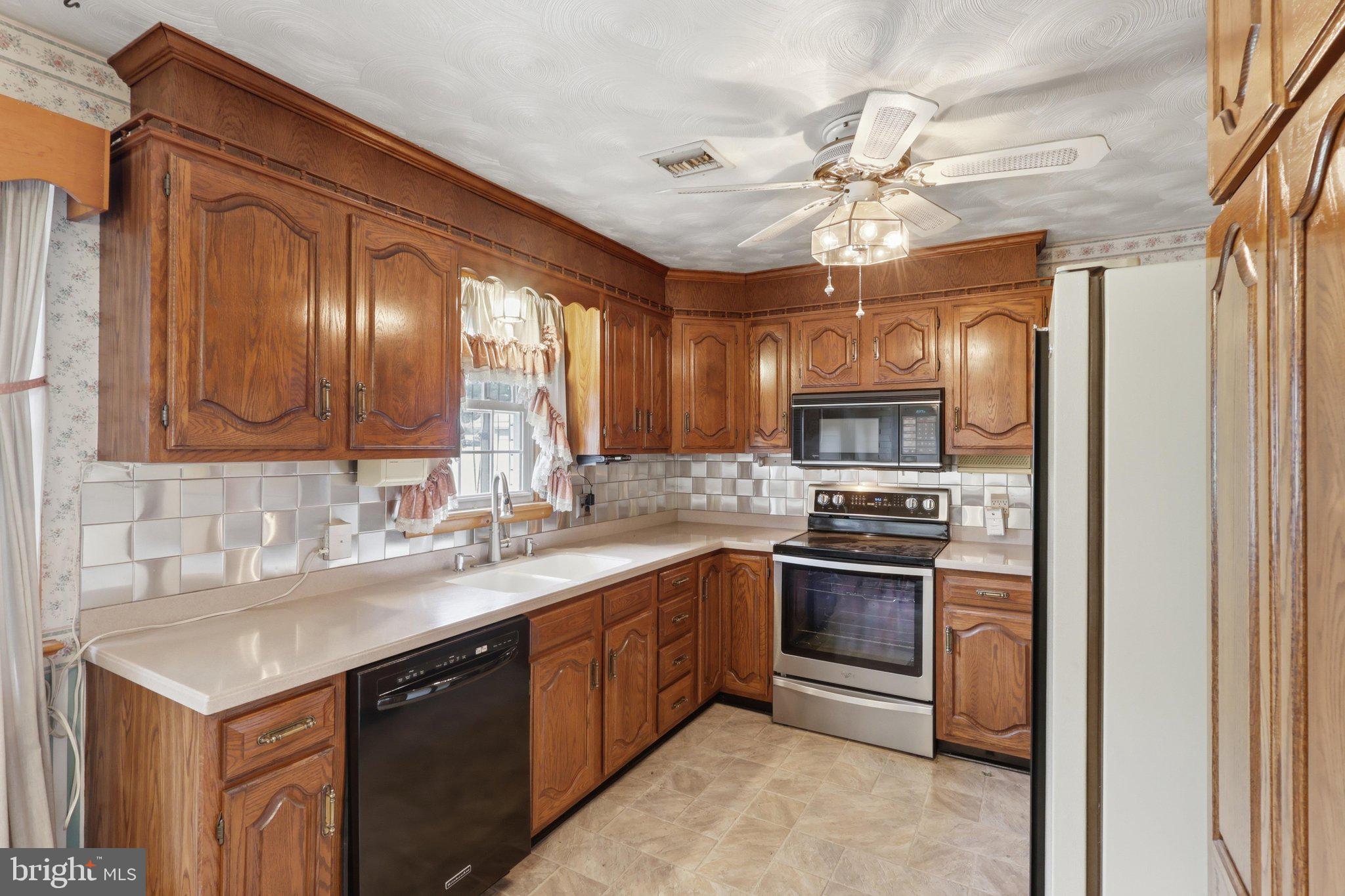 5893 Ambau Road Spring Grove, PA 17362 - Photo 4 of 42 IMG_3228