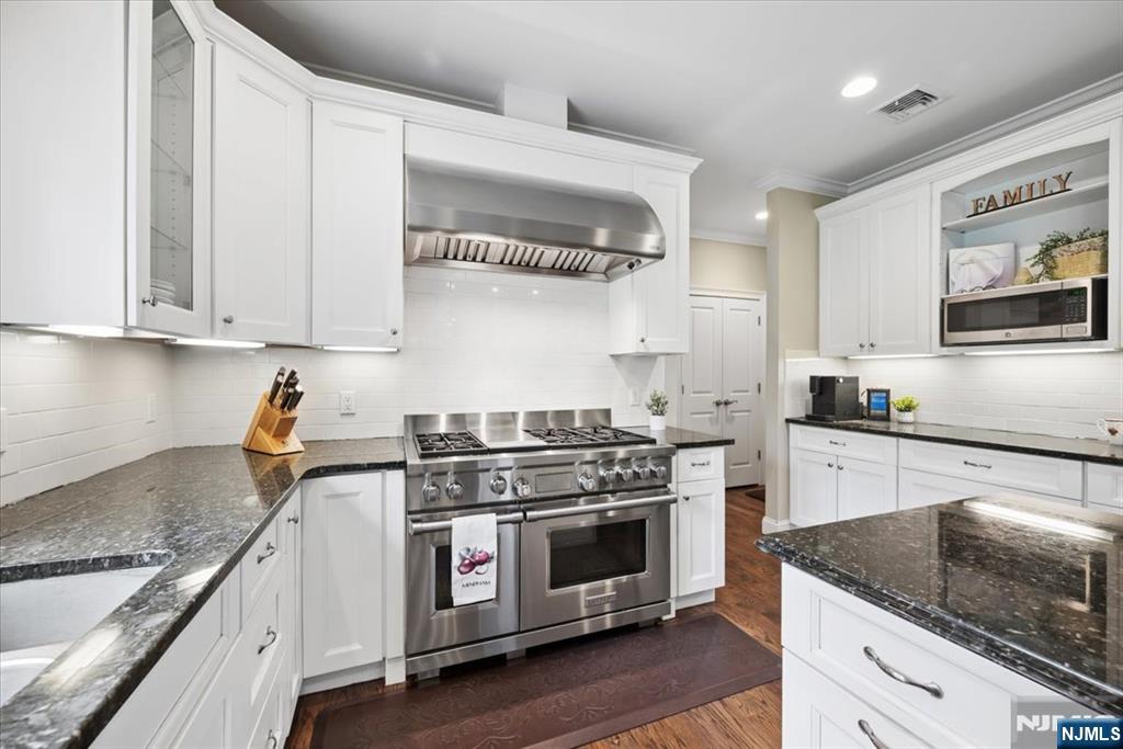 8 Forest Drive Mendham, NJ 07945 - Photo 15 of 43