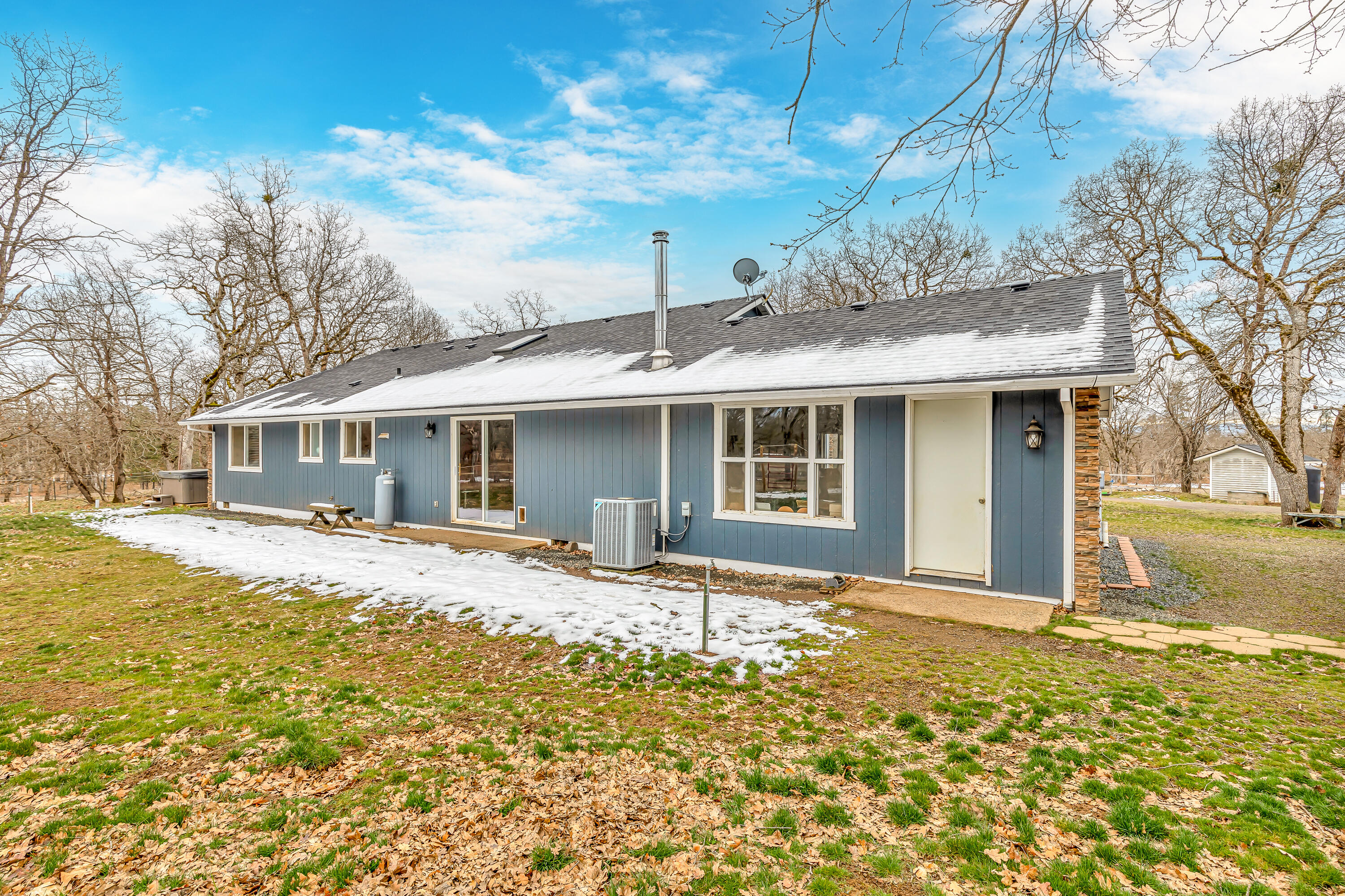 11001 Meadows Road White City, OR 97503 - Photo 3 of 60 9R9A6309