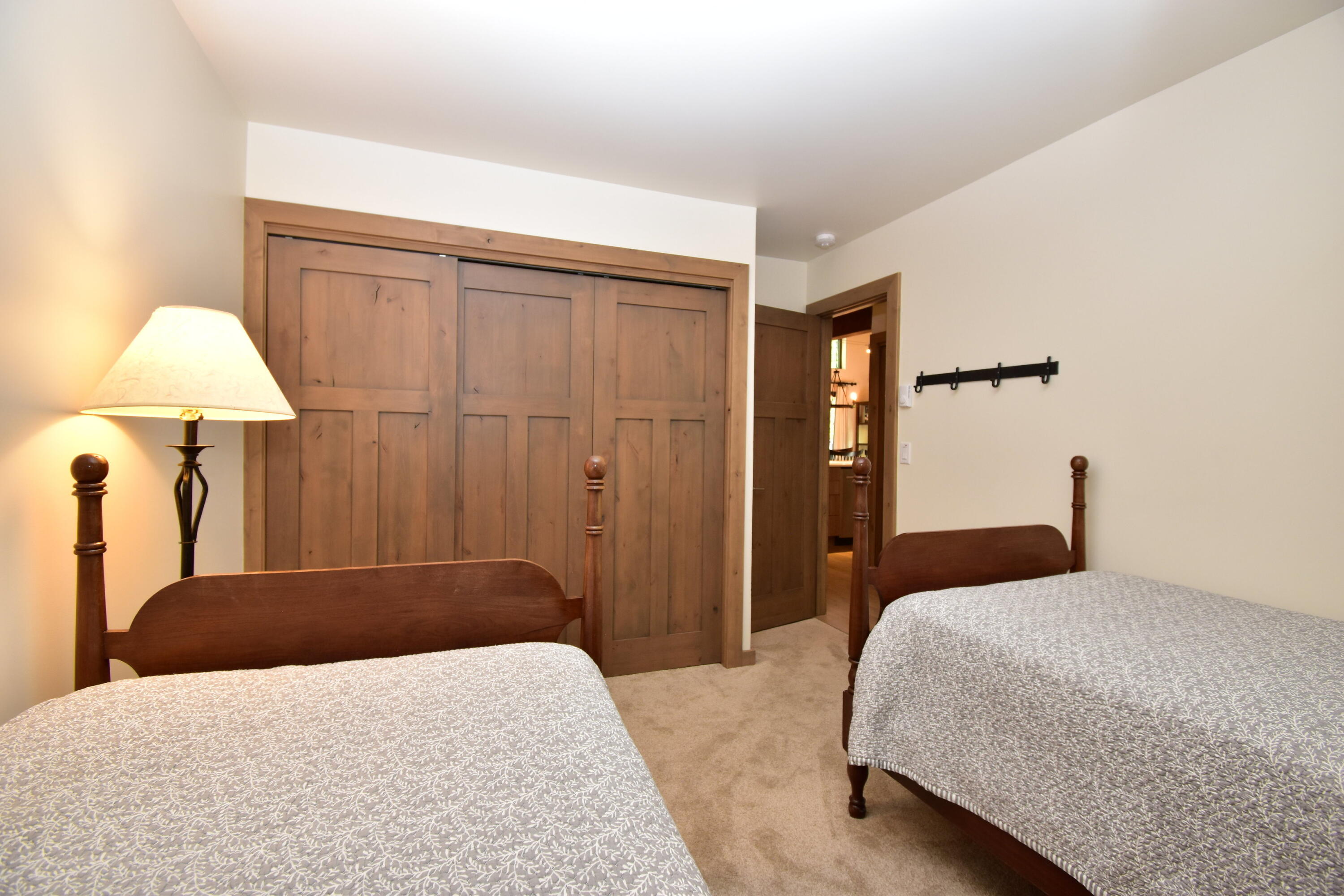 460 2nd Avenue South, Unit 30 Ketchum, ID 83340 - Photo 15 of 24 015_bedroom_twin_beds_2_917