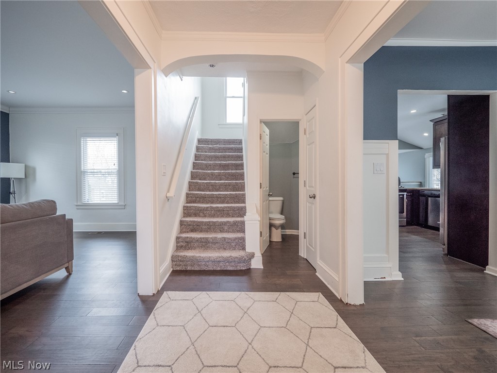 2879 Coleridge Road Cleveland, OH 44118 - Photo 5 of 35