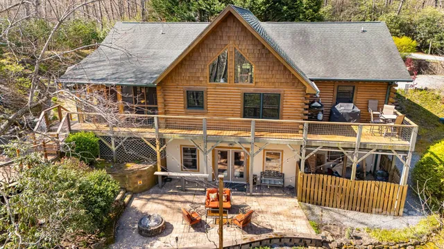 a view of a small house with yard and furniture