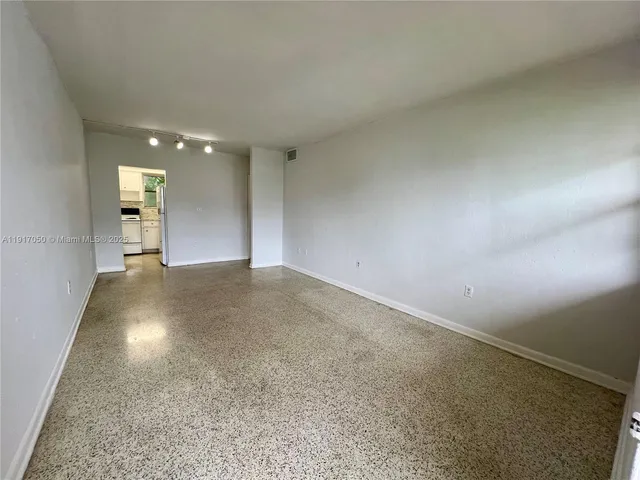 $1,950 | 675 Southwest 7th Avenue, Unit 12, Miami, FL 33130