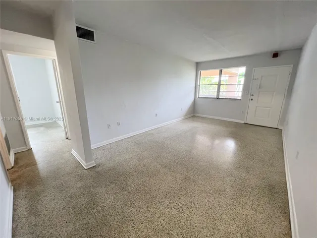 $1,950 | 675 Southwest 7th Avenue, Unit 12, Miami, FL 33130