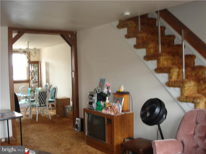 7664 Sherwood Road Philadelphia, PA 19151 - Photo 6 of 11 Living Room