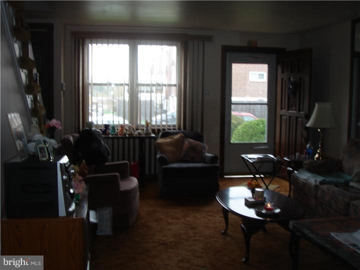 7664 Sherwood Road Philadelphia, PA 19151 - Photo 7 of 11 Living Room
