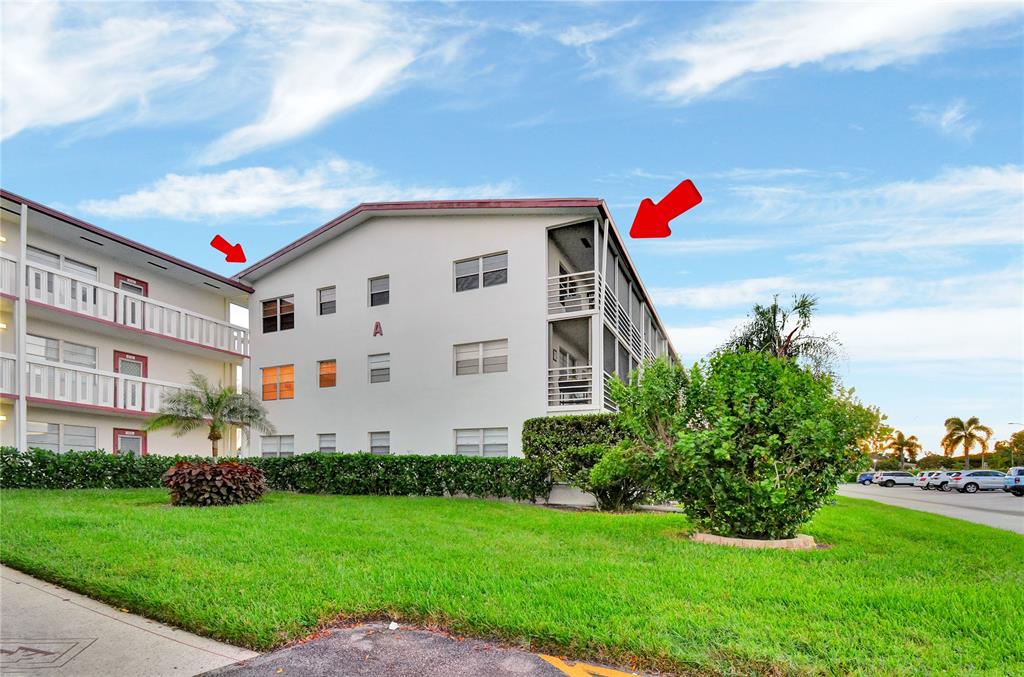 33 Fanshaw A, Unit 33 Boca Raton, FL 33434 - Photo 15 of 16 a front view of a house with a yard