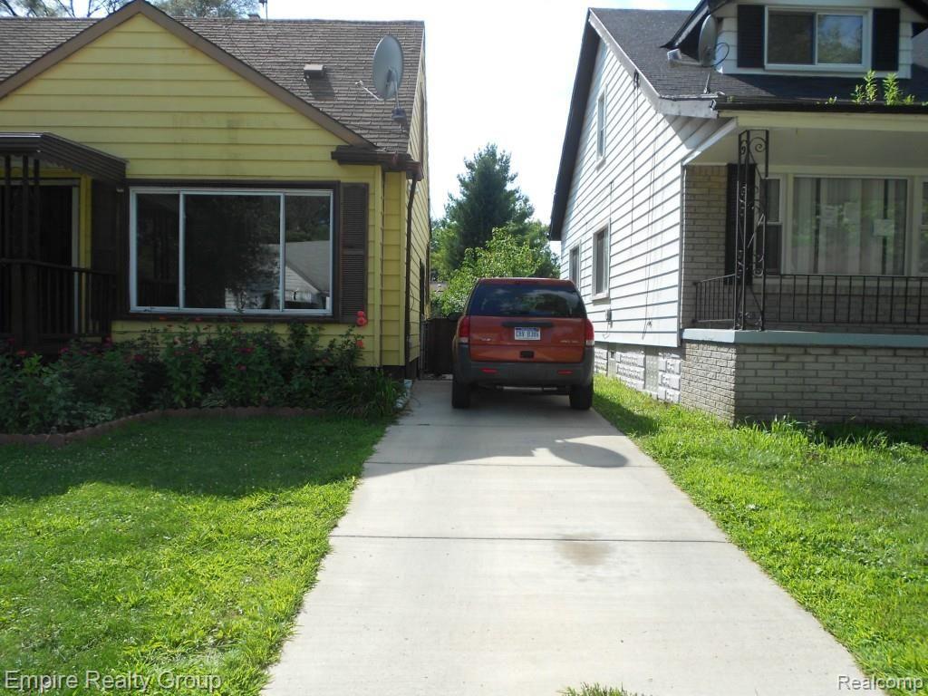 6355 Rutherford Street Detroit, MI 48228 - Photo 3 of 15 6355 rutherford 030.jpg