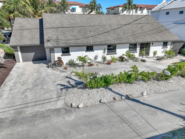 $2,700,000 | 815 Bamboo Lane, Delray Beach, FL 33483