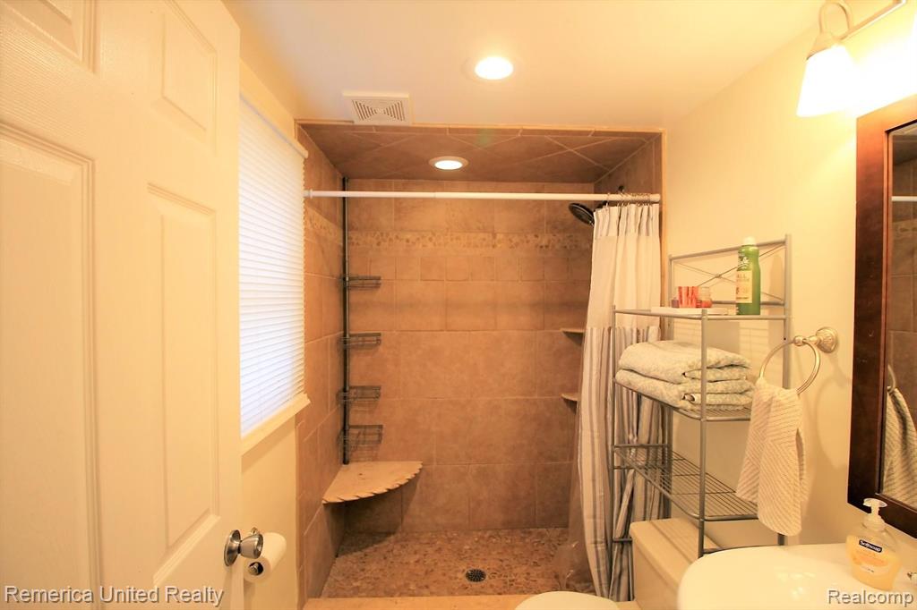 2675 Mason Road Howell, MI 48843 - Photo 17 of 46 Gallery Image 17