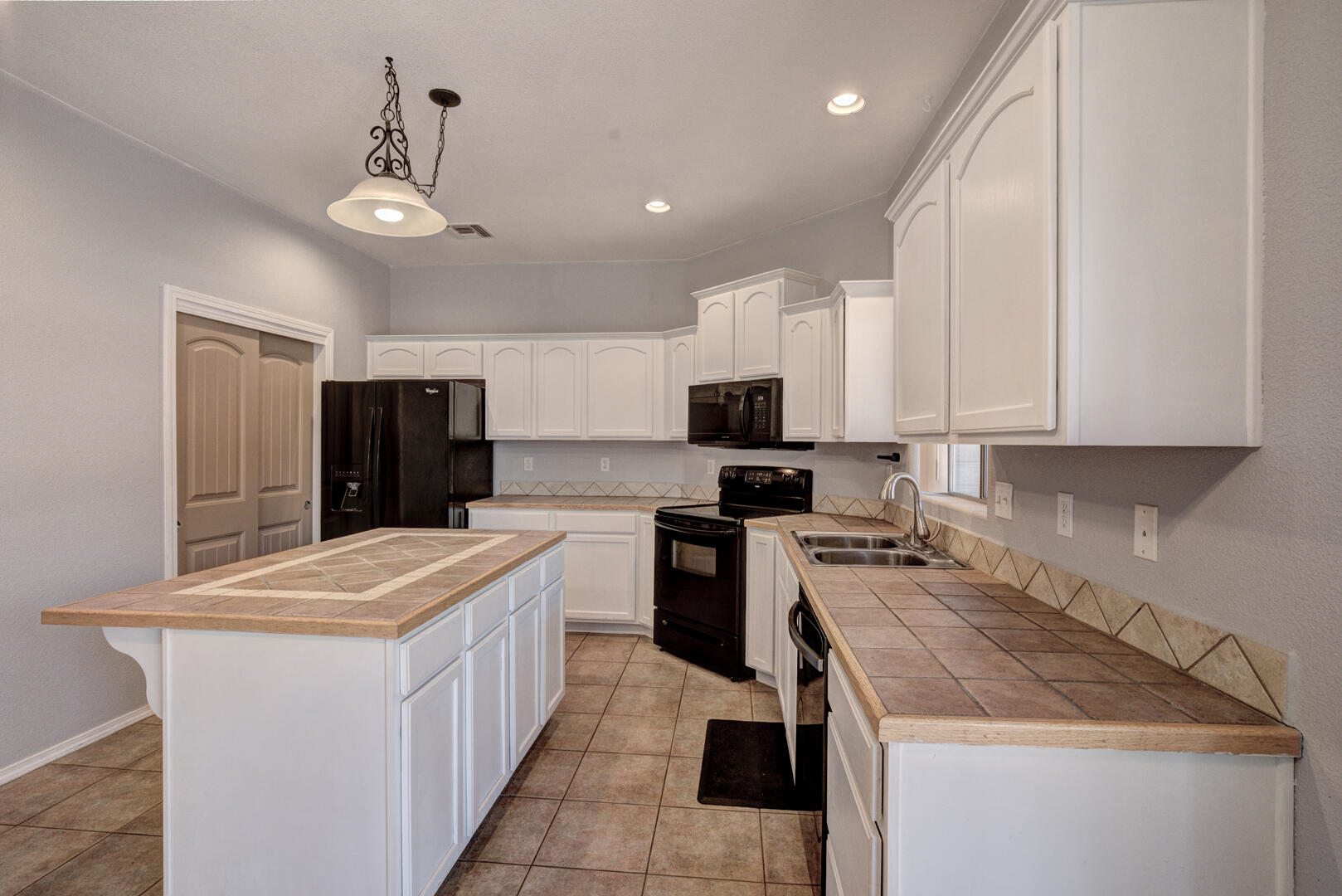 334 East Cedar Mill Road Star Valley, AZ 85541 - Photo 8 of 32 a kitchen with a sink stove and refrigerator