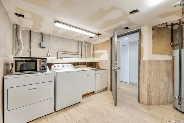 $1,248,888 | 32 Longfellow Avenue, Westbury, NY 11590