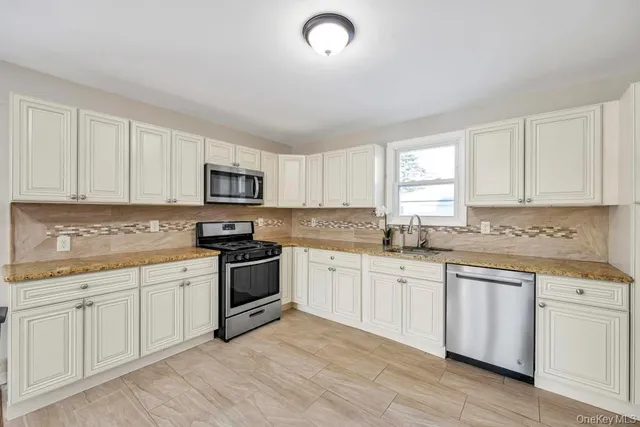 $1,248,888 | 32 Longfellow Avenue, Westbury, NY 11590