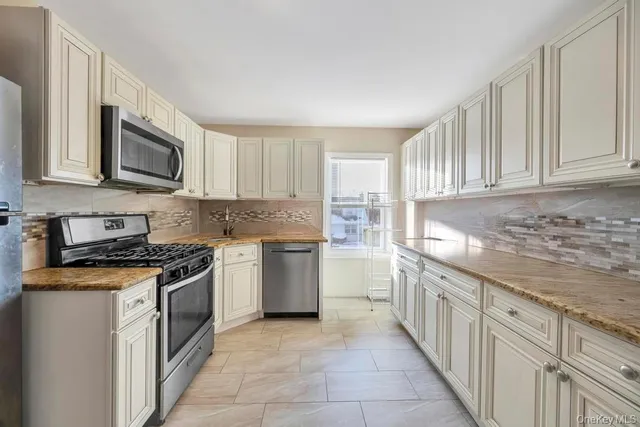 $1,248,888 | 32 Longfellow Avenue, Westbury, NY 11590