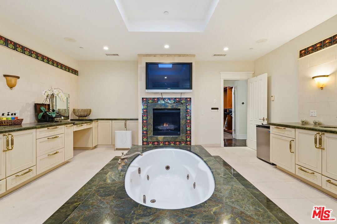 900 Chantilly Road Los Angeles, CA 90077 - Photo 22 of 46