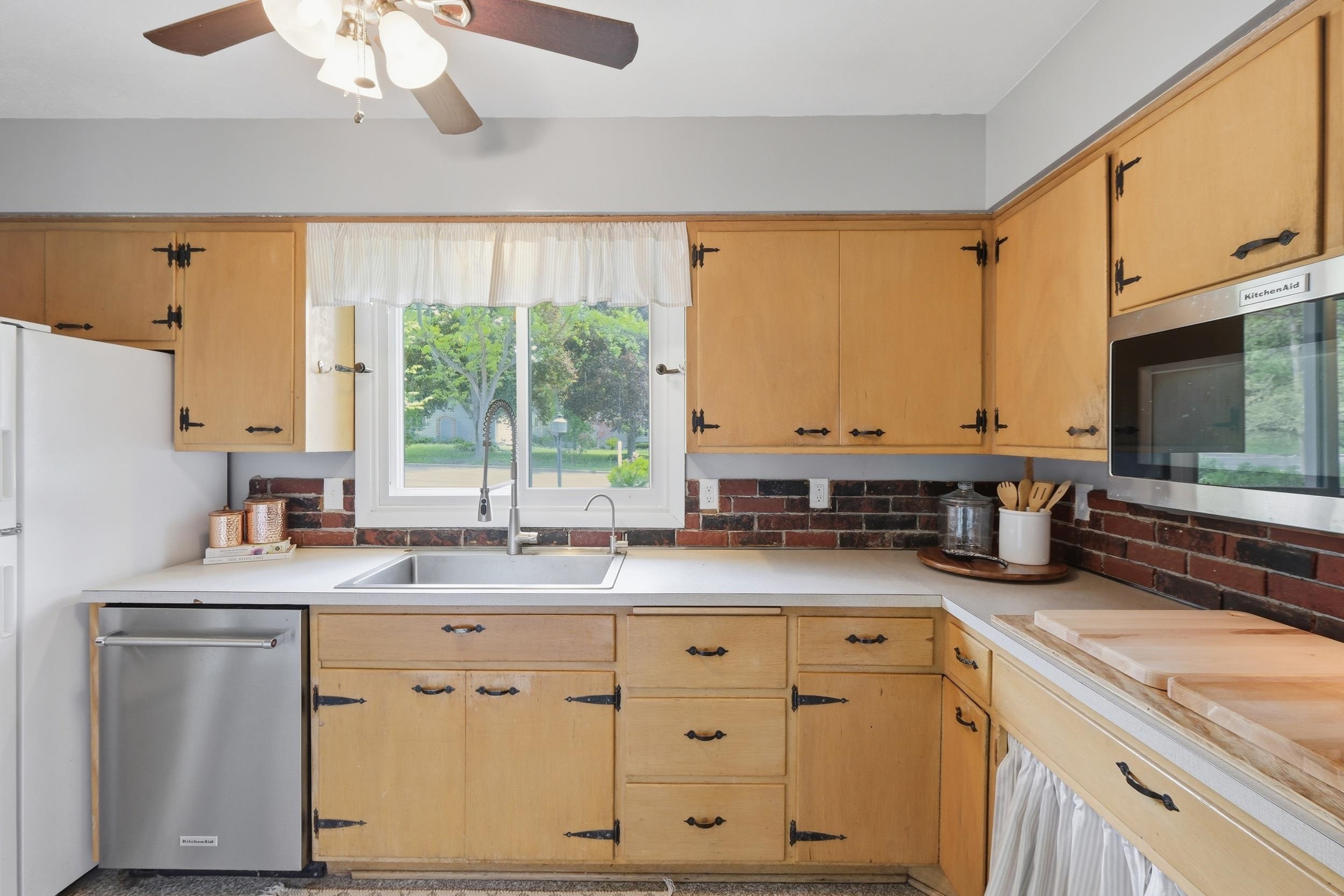 6014 Hammersley Road Madison, WI 53711 - Photo 12 of 39