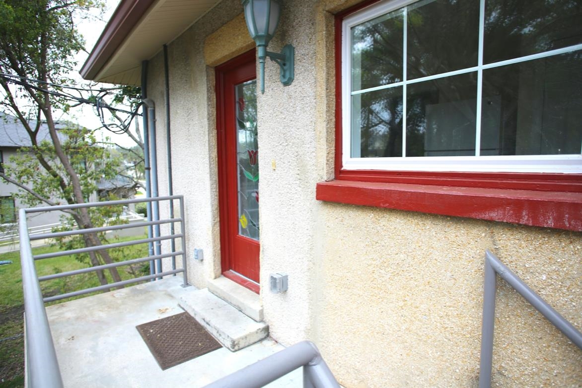 78 Riberia Street St. Augustine, FL 32084 - Photo 21 of 38 a view of wooden floor and windows