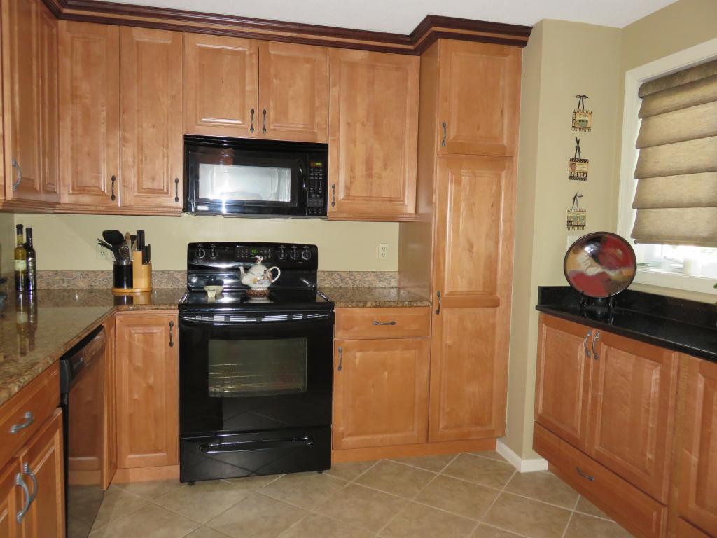 357 Straw Hill Road, Unit 357 Manchester, NH 03104 - Photo 3 of 16