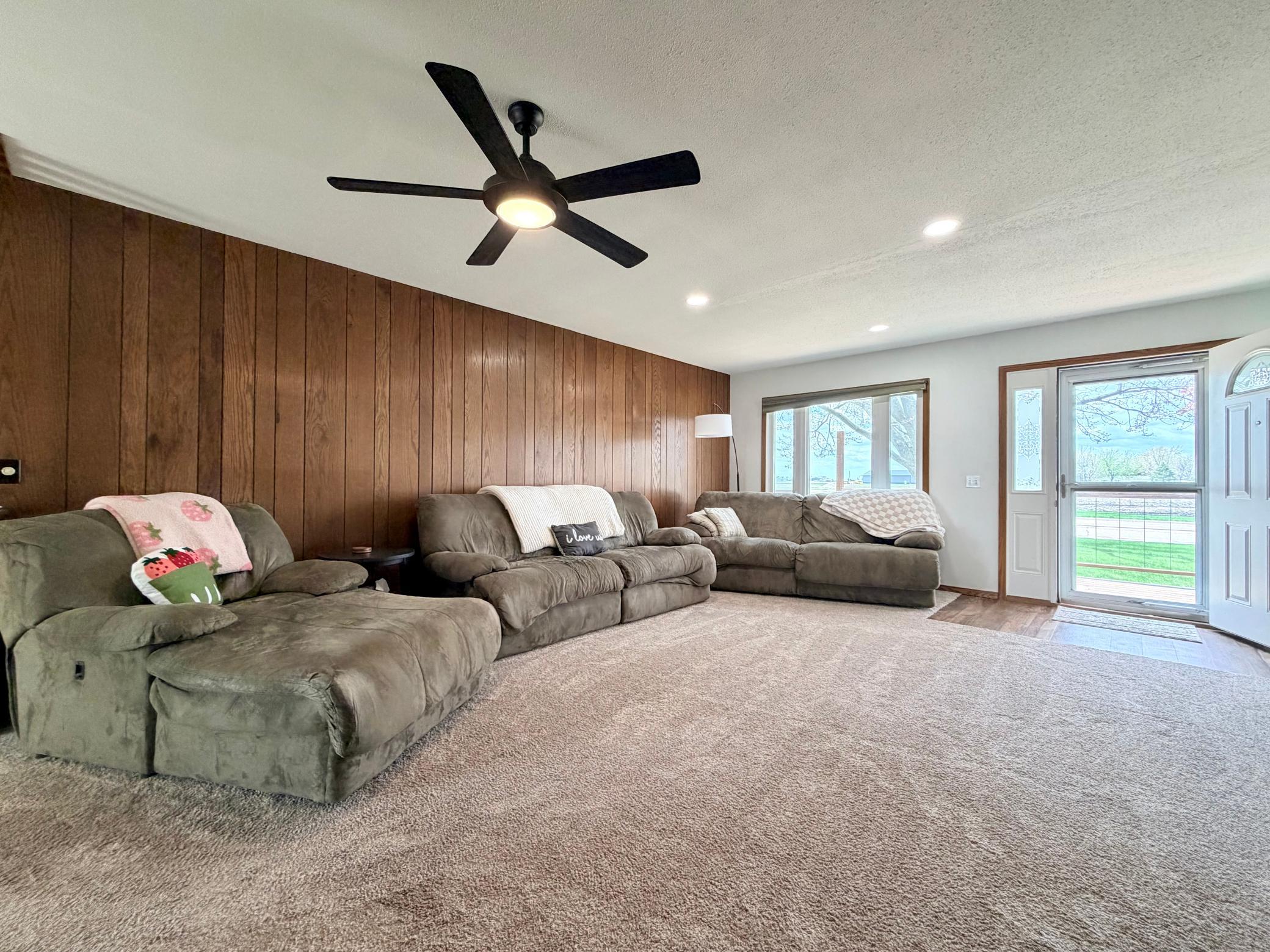 520 Frontier Road Brewster, MN 56119 - Photo 7 of 34
