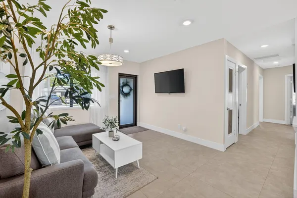 $1,329,000 | 254 Northeast 20th Street, Delray Beach, FL 33444